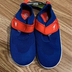 Boys water shoes - speedo- size l/xl